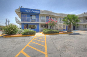  Motel 6-San Antonio, TX - Fort Sam Houston  Сан-Антонио